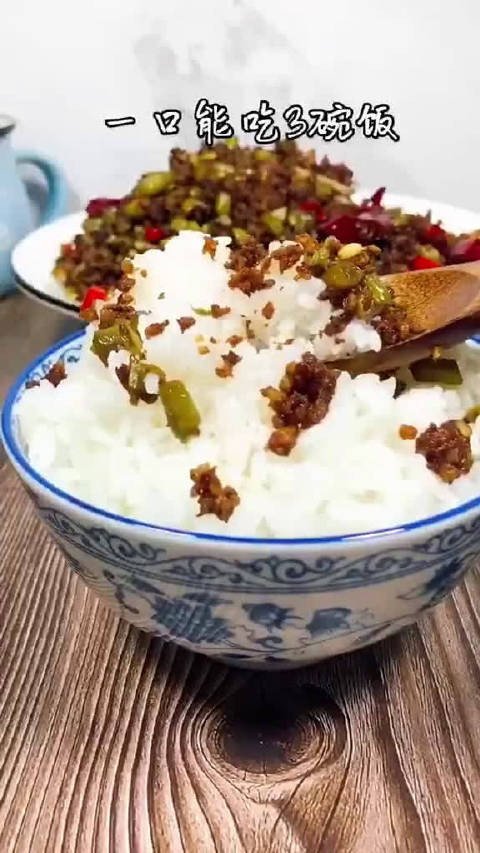 在四川烂肉开头的菜有多下饭 烂肉豇豆这样做,一顿能吃3碗饭!做起来~