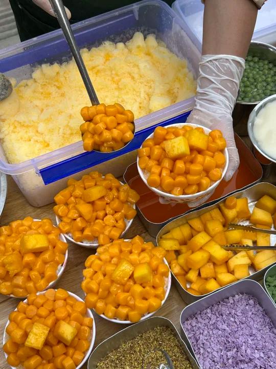 在重庆!1r一碗的芒果冰汤圆!