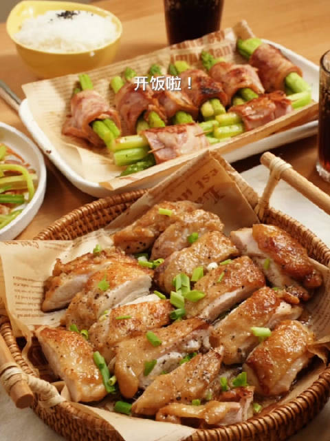 「椒盐脆皮鸡」简单快手,鸡腿 肉超好吃的做法哦!还有芦笋培根卷,煎到焦脆的培根裹着鲜嫩多汁