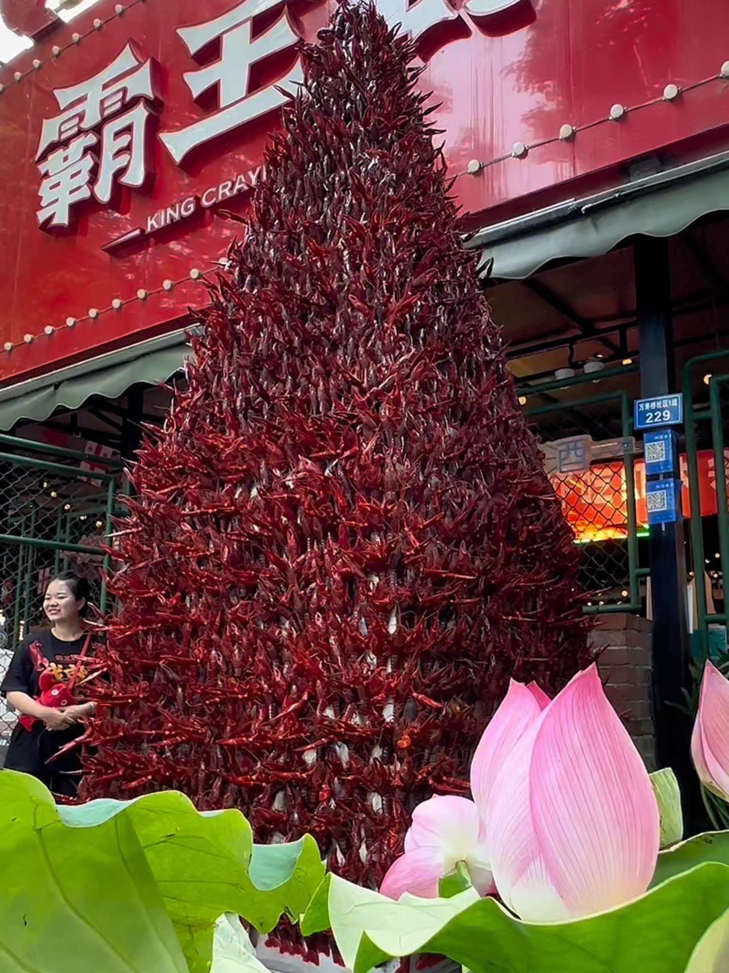 成都人吃小龙虾都这么爽的吗?太豪横了吧!这一口好city 谁懂这一口的好吃程度 夏天和小龙