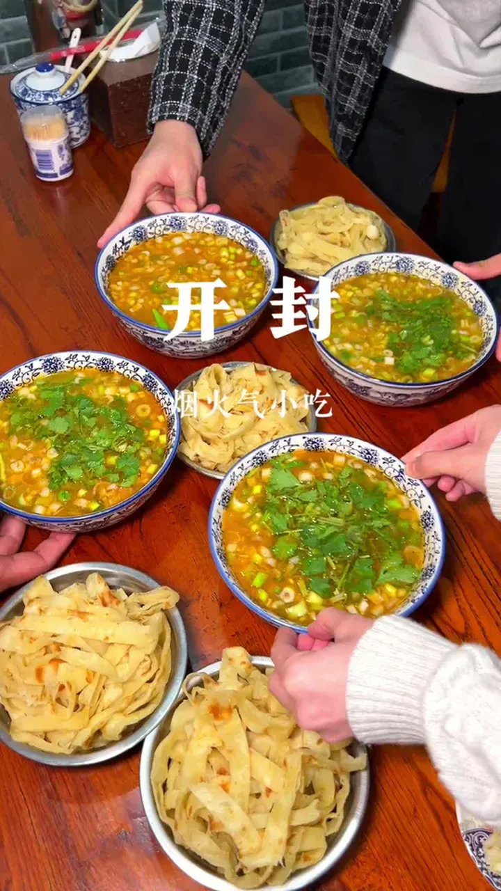 你看你去年就没回来,今年回家过年吗