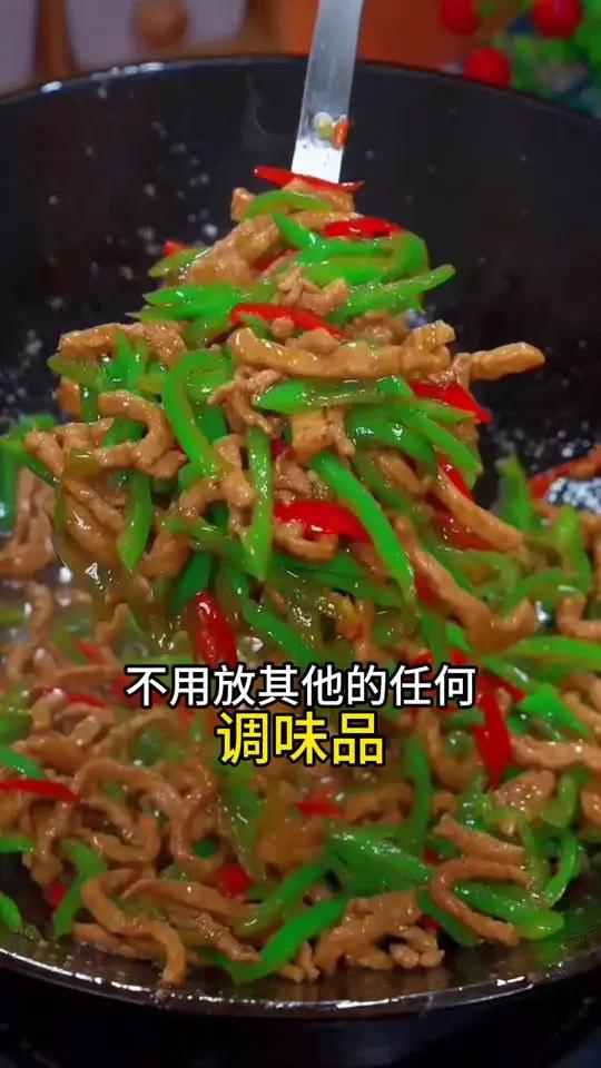 木桶饭，盖浇饭炒菜酱料汁，一酱成菜，不用放其它调味品，味道稳定，荤素都能炒