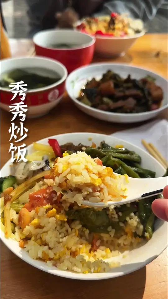 今天来吃粉丝推荐的特色蛋炒饭啦!街边小吃 路边摊美味 宣城美食