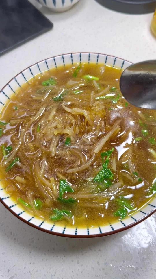 萝卜粉条汤，冬天吃上一碗特暖！