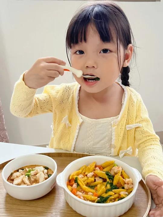 小朋友的午餐:南瓜剪刀面 鳕鱼蒸蛋,超好吃