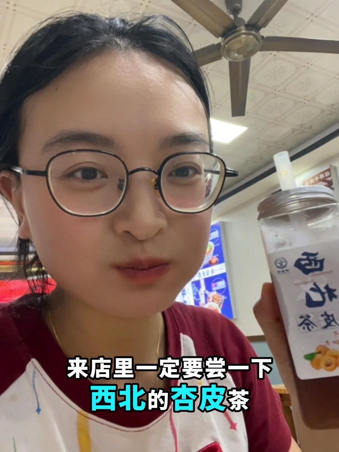户外饿了,随机吃到一家超正宗的兰州拉面!老板店员都是兰州人,味道非常地道,吃得太过瘾了!团