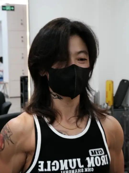 不一定斩男但是一定斩女的狼尾鲻鱼头短发