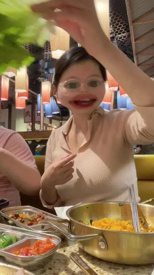 分享一个烤肉吃法~鸡皮+火鸡面+酸菜+蒜片 超超超超超级好吃哦!