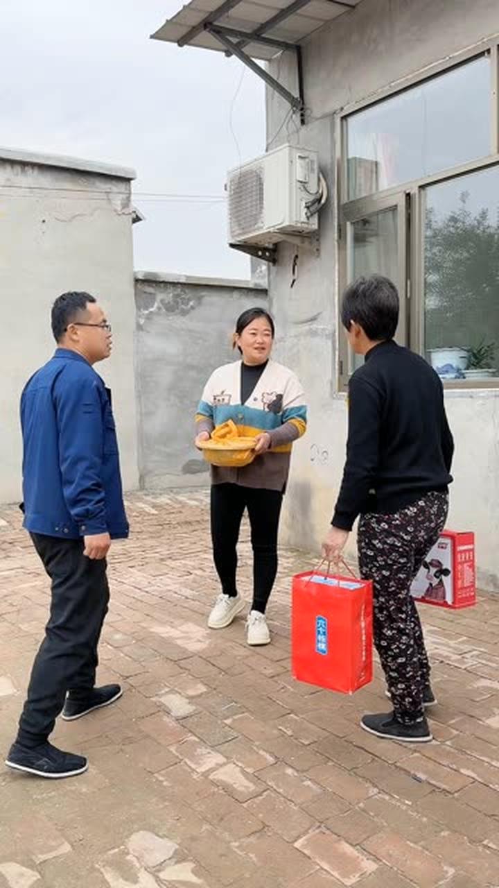 婆婆对我太好了,专门给我炖了白条鸡