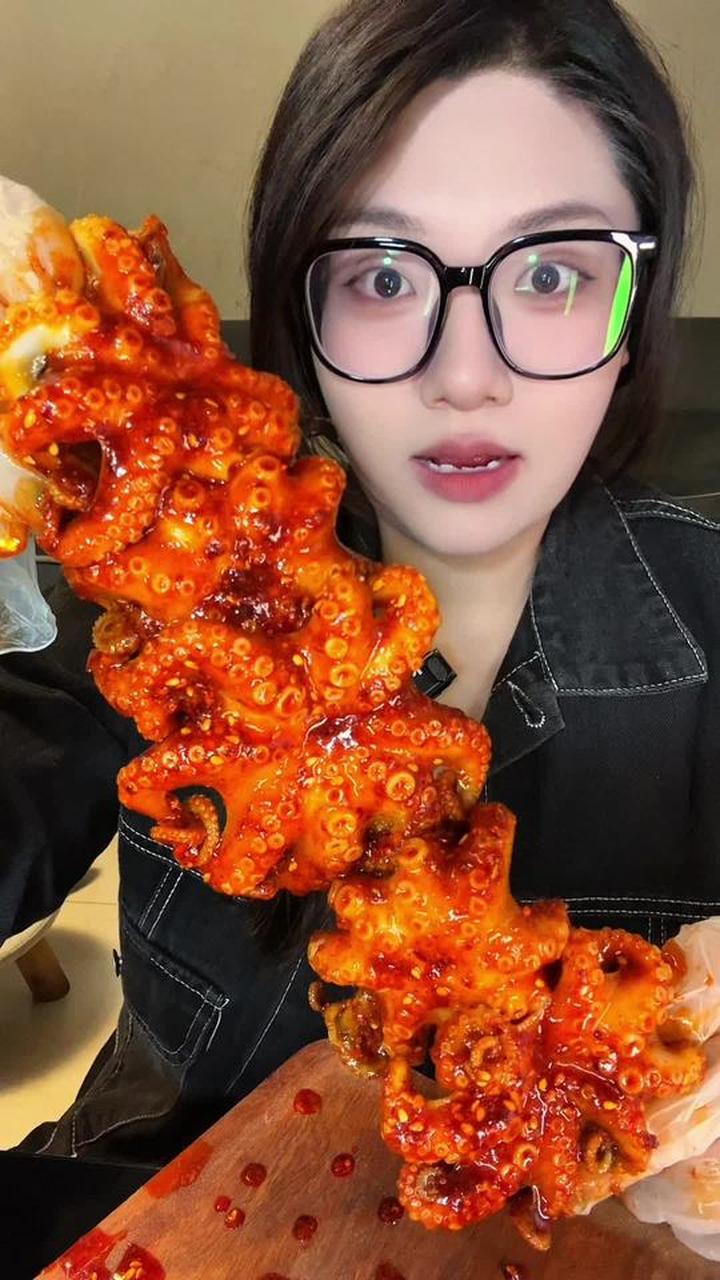 八爪鱼串一次只能吃三口，太特别了