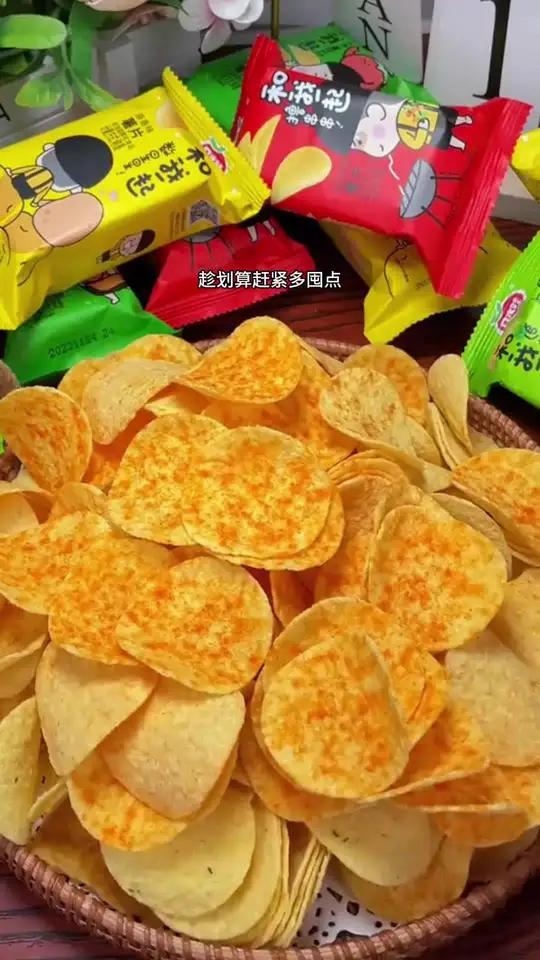 口水娃薄脆工艺，每片都裹满香料，好吃到舔手指，一包接一包根本停不下来