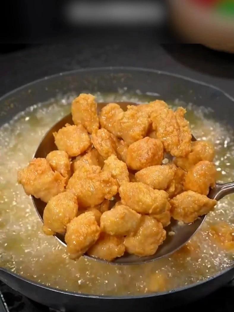 孩子想吃炸鸡,我教你这样做,比买的还好吃,干净又卫生~ 炸鸡腿 炸鸡裹粉 炸鸡翅