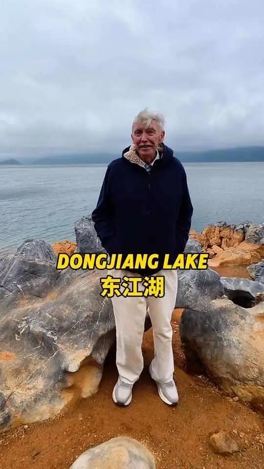 被冬天的湖风吹懵了,听说湖里有三文鱼