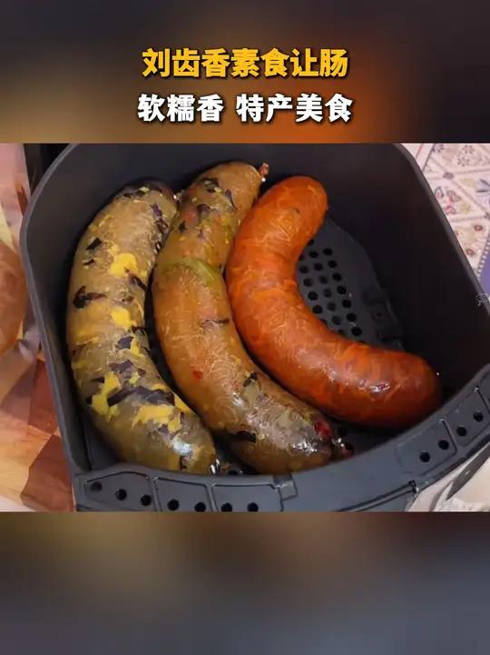 不得不说东北老铁真的太会吃了!这个 东北特产 的 让肠 脆脆的肠衣搭配粉条的软糯,直接给我