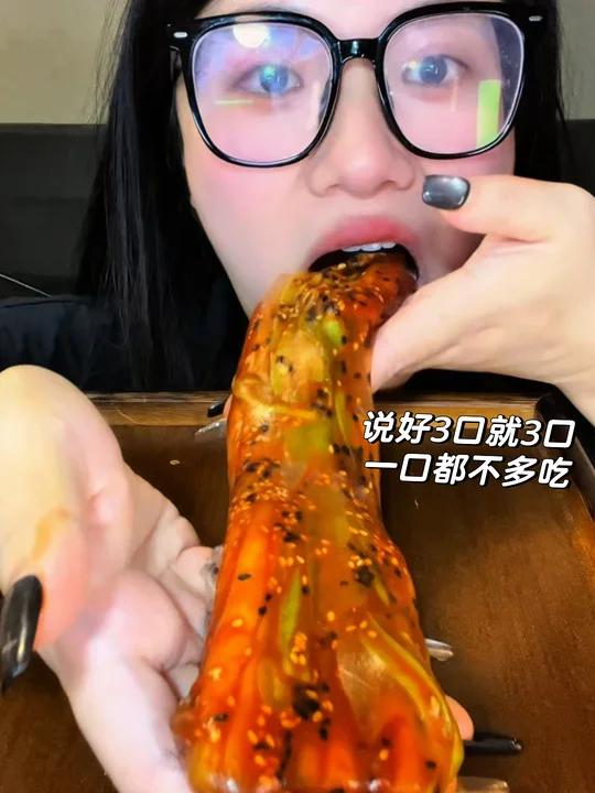 春卷皮包粉耗子只吃3口剩下的留给小郭