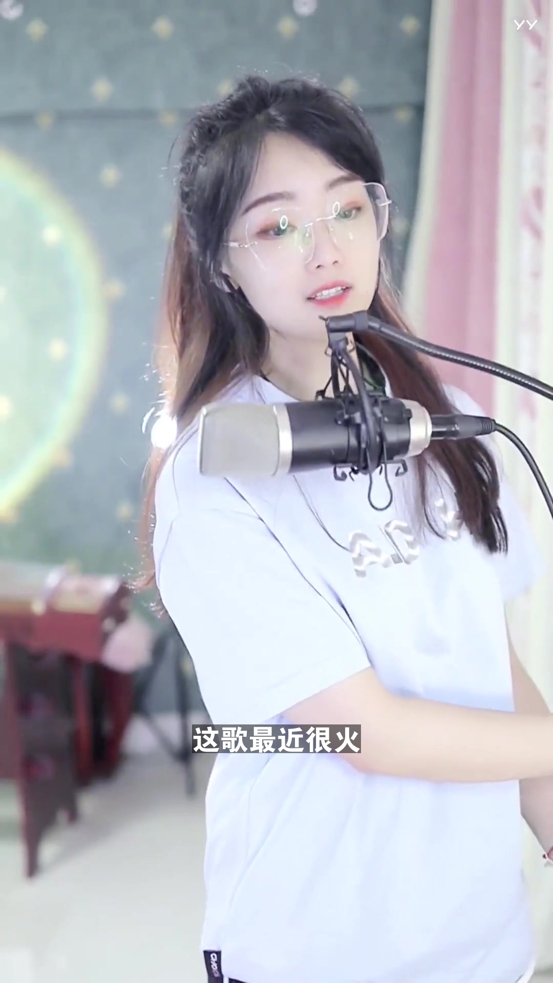 608小鱼 点击头像一起唱歌