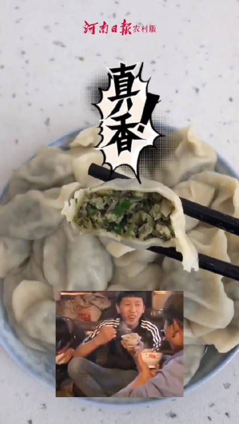 泡桐花饺子品味春天「春日限定美食——泡桐花饺子」取新鲜泡桐花洗净焯水,鸡蛋炒碎拌一起,就能