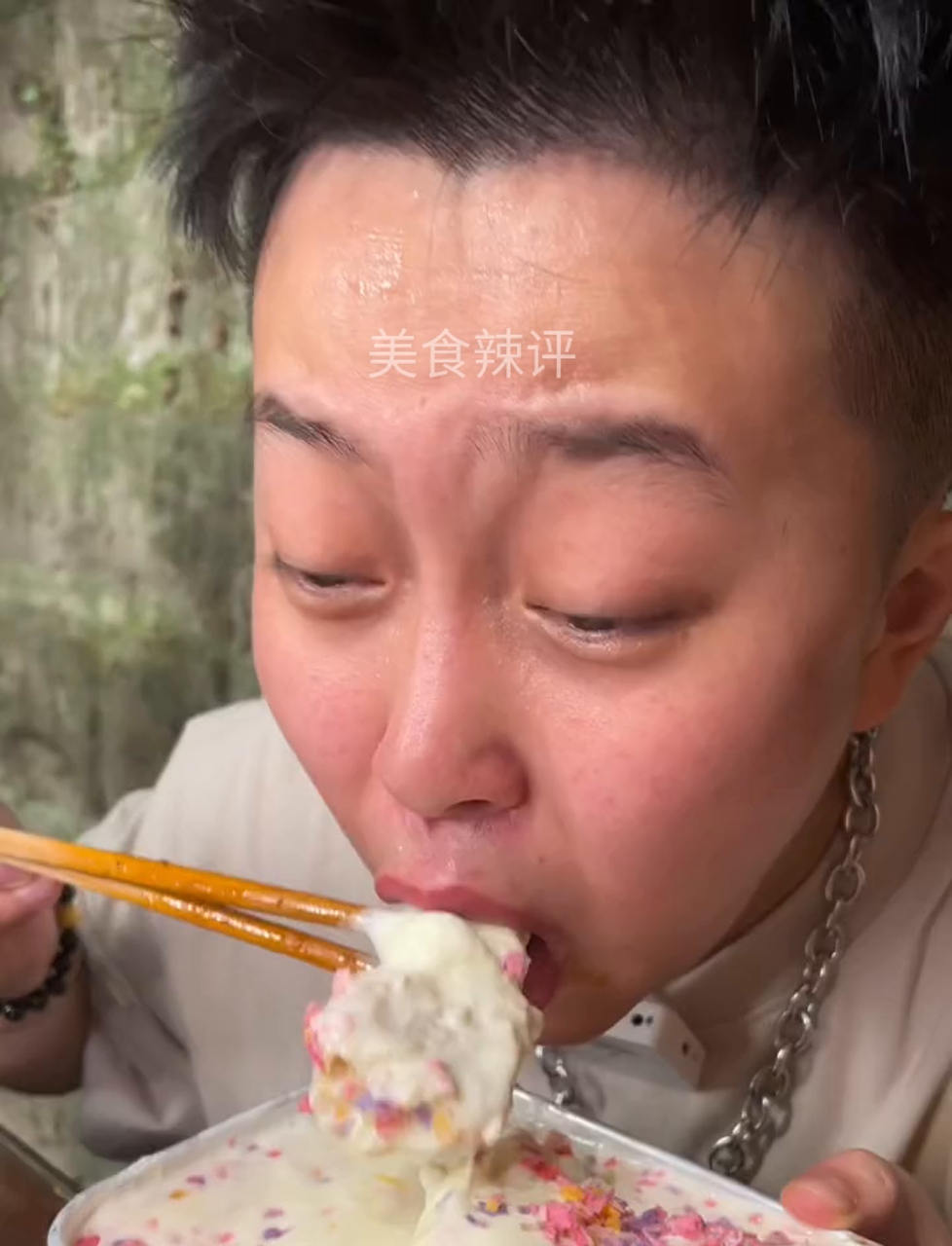 前阵子热得不行,上山躲凉快,拍的照片忘发了赶紧补上 辣味控 美食达人 重庆火锅 跟着去打卡