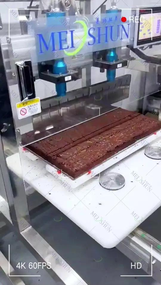 冷冻硬邦邦?直接上!超声波高频振动代替传统“硬切”,刀片几乎不接触蛋糕表面!像热刀切黄油一