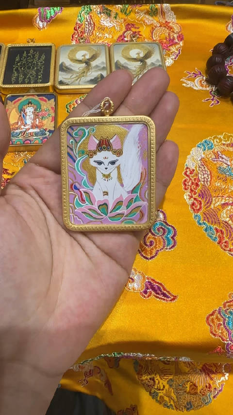 修行路漫漫,不免乏味,给大家带来一波福利与乐趣  黄铜纯手绘唐卡,小灵狐,正法制作,磁场纯