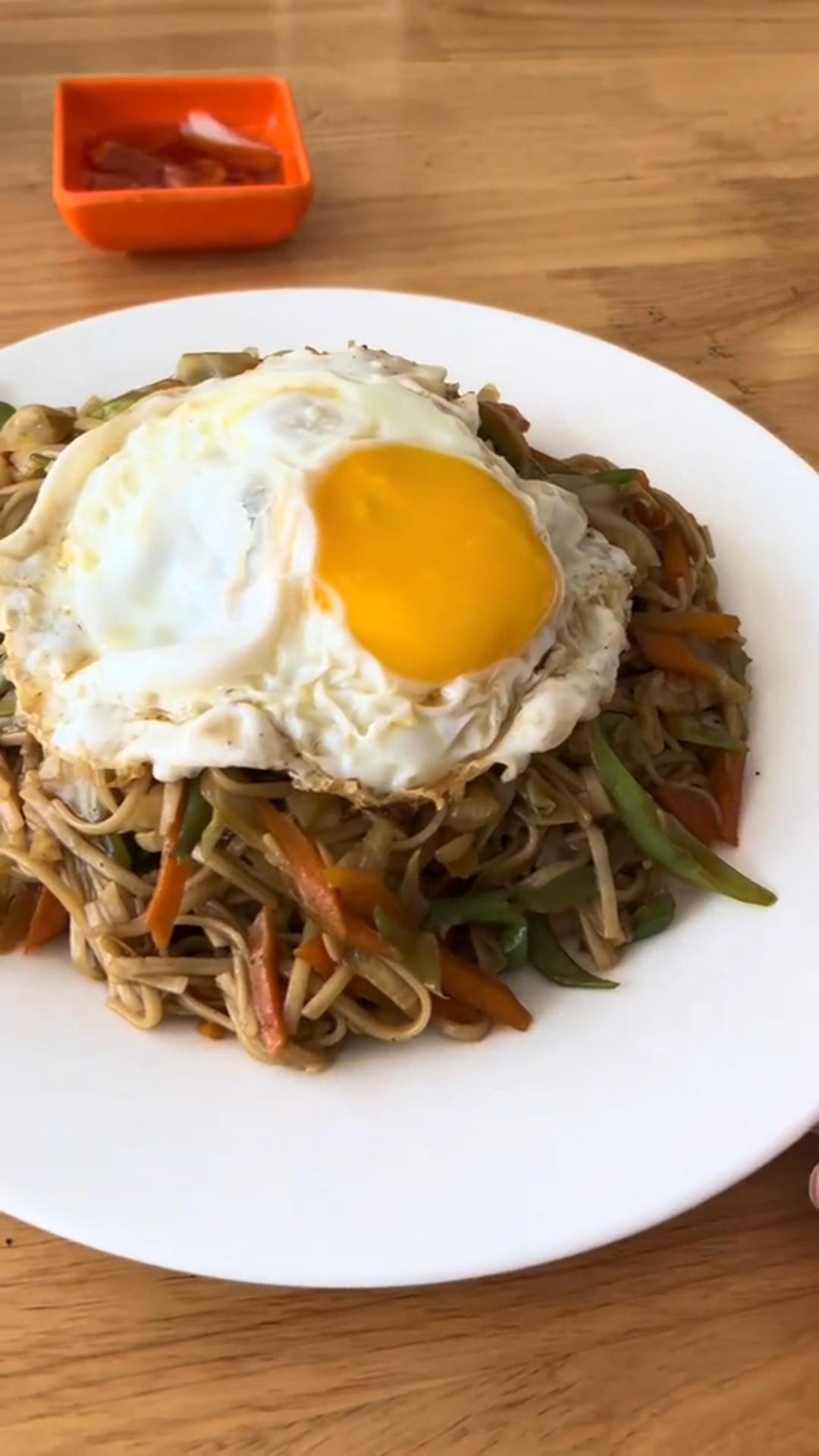 震后在缅甸的中国人讲述,华人老板免费为灾民提供餐食