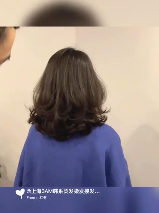 当夏韩式少女感初恋发减龄显小不挑人 依然很火的“韩式初恋发”发型,俏皮、减龄又显脸小,更重