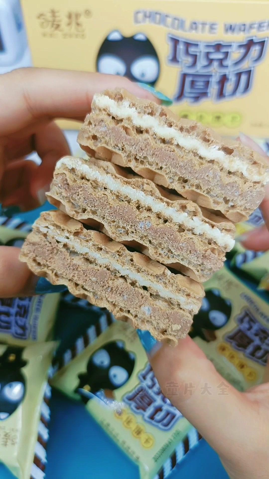 找到一款五层厚的 威化饼干 入口香酥脆爽,巧克力酱甜而不腻,好吃的停不下来 厚切威化饼 零