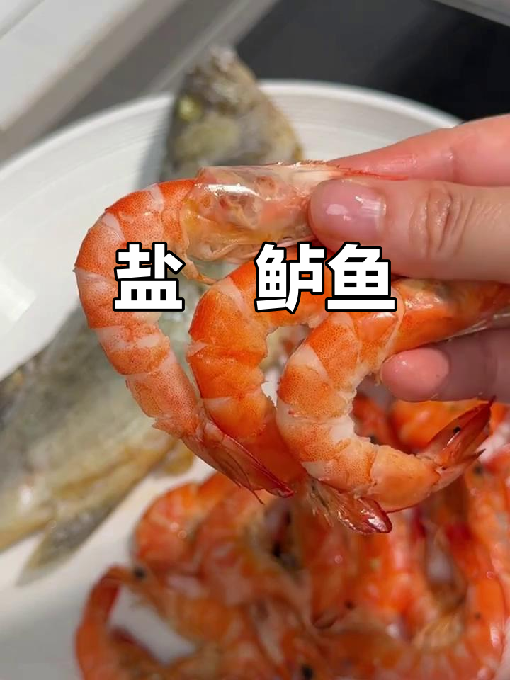 盐焗鲈鱼新做法,鲜嫩多汁又去腥