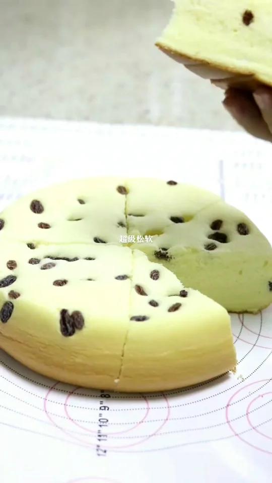 自制电饭煲蛋糕,超松软好吃不上火~ 之前发了蛋糕的做法,很多宝宝说没有烤箱,今天给大家分享
