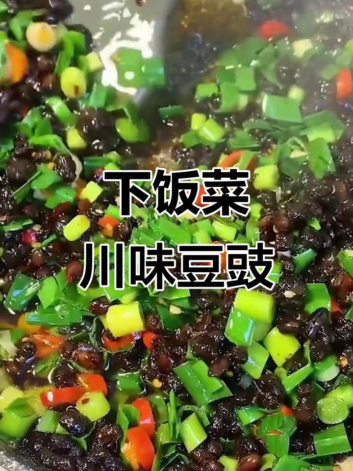四川风味豆豉炒饭,蒜苗回锅肉配馒头蒸鱼太下饭