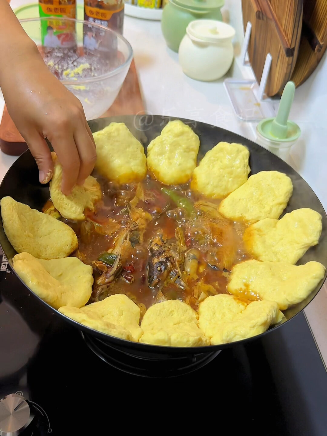 东北铁锅炖鱼贴玉米饼子