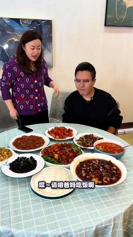 伊兰阁烤鸭出特惠套餐了!一大桌才159!看到的左下角↙↙赶紧团 地方特色美食 本地人爱吃的