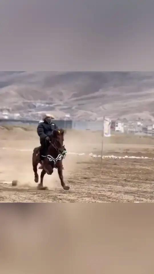 孩子早餐不知道吃什么,这个小吐司三明治一定要试试,小小的一个肉蛋菜主食都有了,既简单营养,