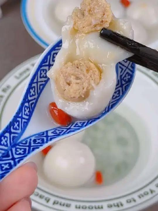 冬天早上起不来,你就给家人备上这个汤圆,做法简单还好吃,甜咸两种口味都特别好吃,给家人当早