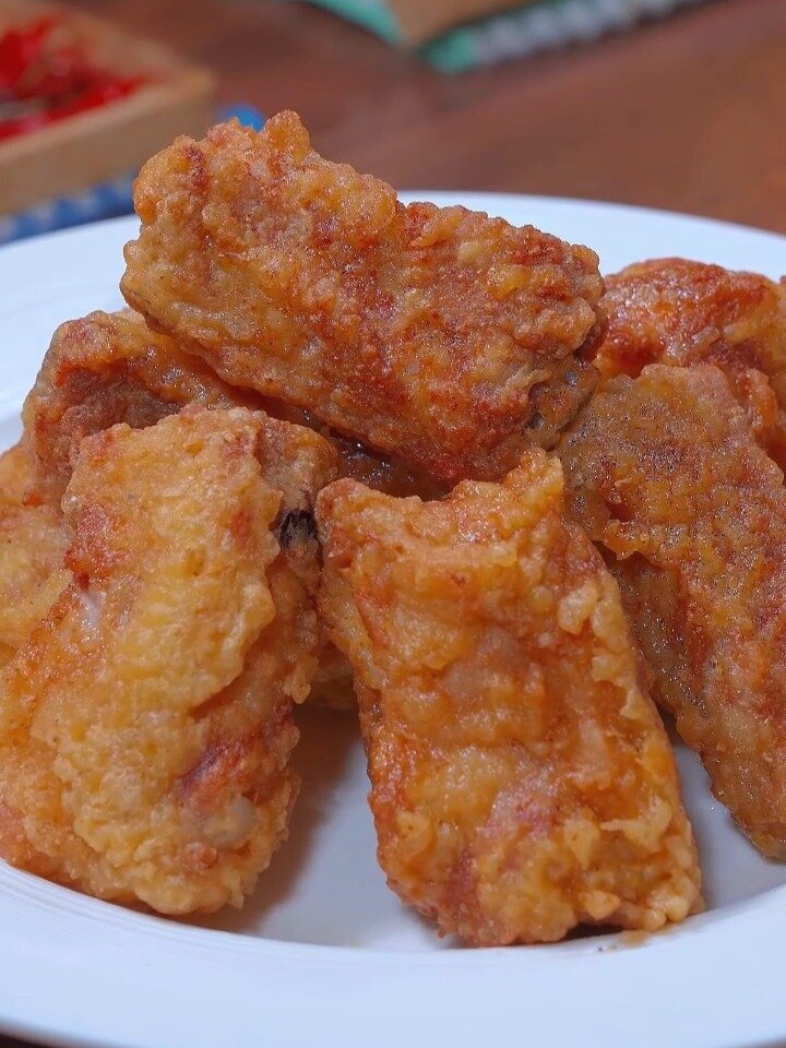 粤菜蒜香排骨,是我们广东人每次上饭店必点