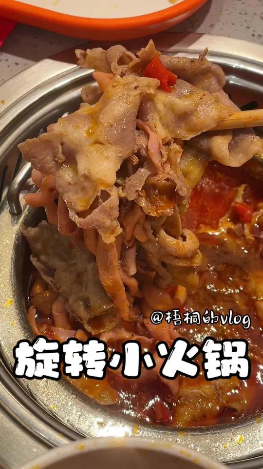 “如果你问我幸福是什么 我想应该是一顿好吃的小火锅.”