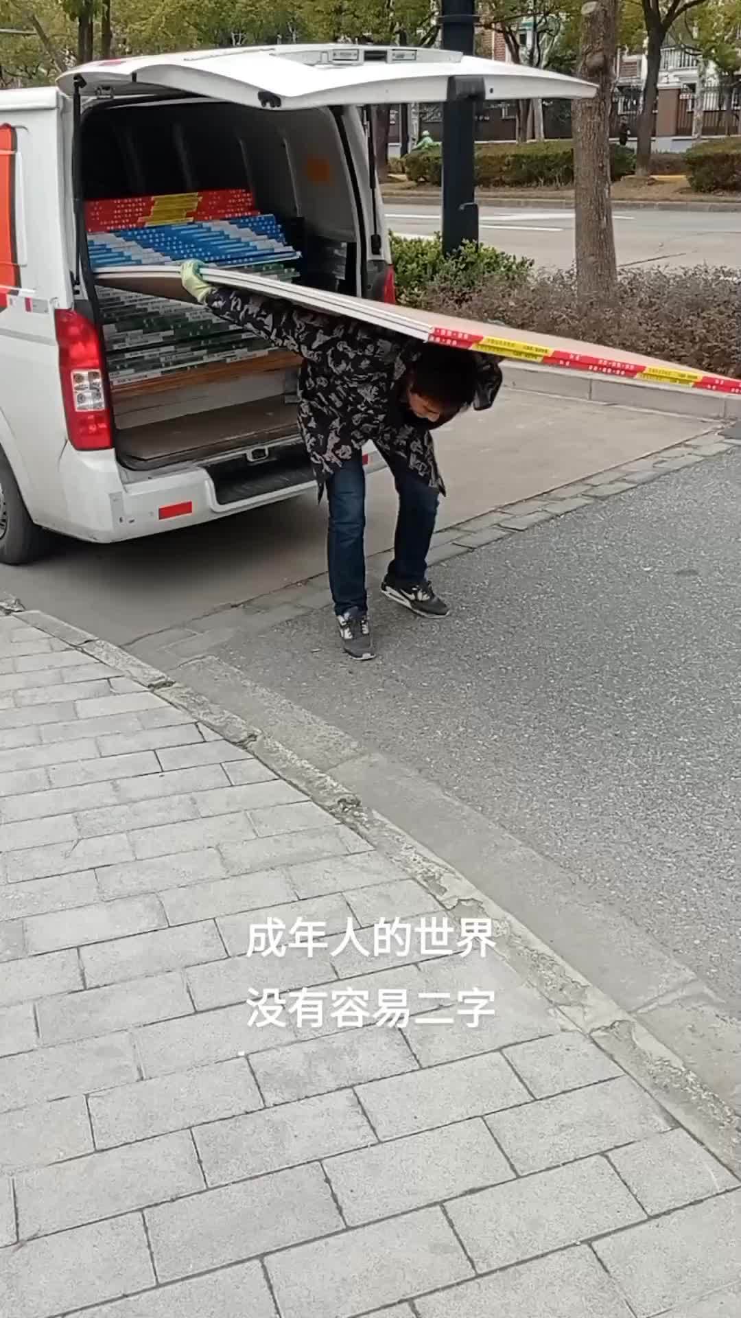 很多人咨询我问跑车挣不挣钱 我说在上海这种城市 只要你肯干,都能挣到点钱 有的人说没有干过