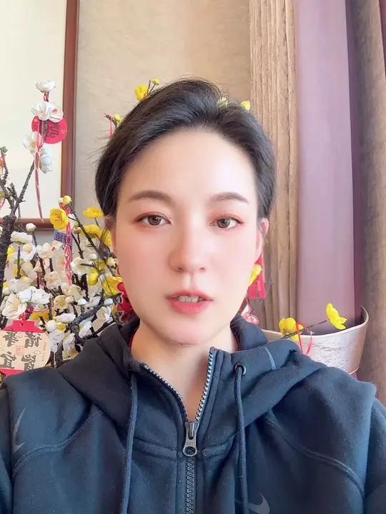 315 事件过后,我决定改变生活方式,回归简单与健康。1.洗澡:只用清水,不再用沐浴露。2