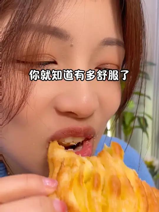 口感湿湿软软,这个椰蓉面包太哇塞了,当做早餐下午茶夜宵零食都可以 左烘右焙面包 大人小孩都
