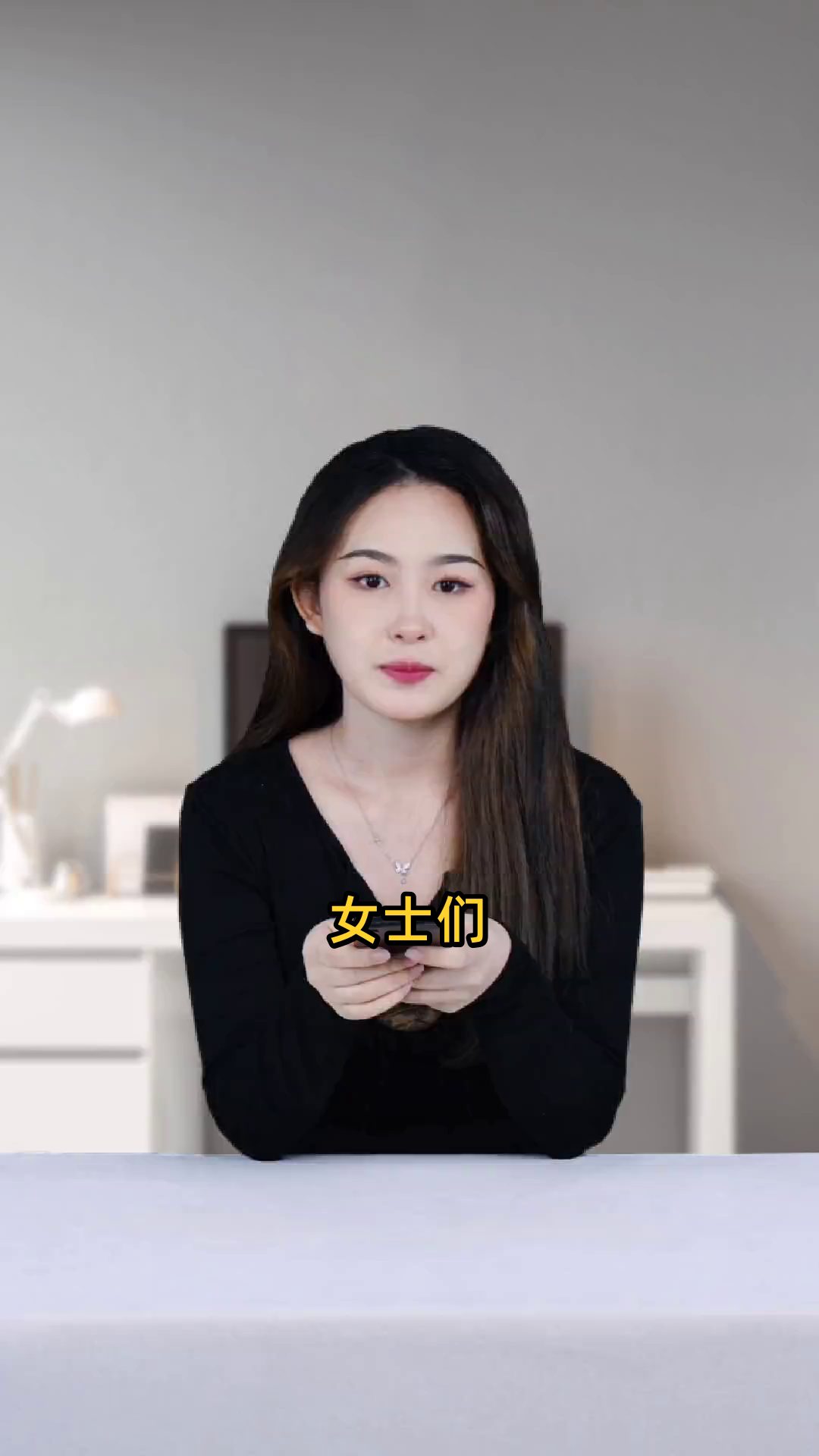 女士端红酒的正确手势是什么?如何优雅地持杯品酒?