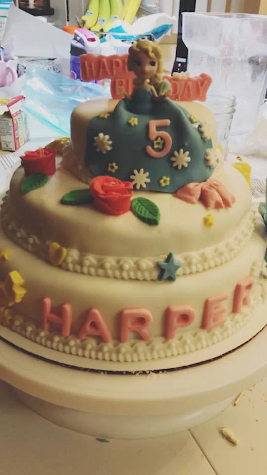 给Harper的Elsa翻糖蛋糕