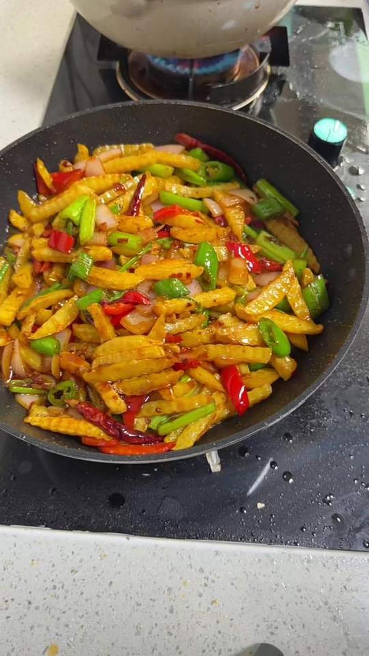干锅花菜的家常做法，脆爽美味超下饭