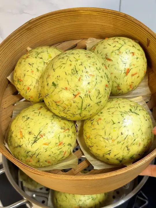 芝麻盐才是蔬菜馒头的灵魂 芝麻盐才是蔬菜馒头的灵魂,芝麻盐和茴香真的是神组合,属于吃一次就