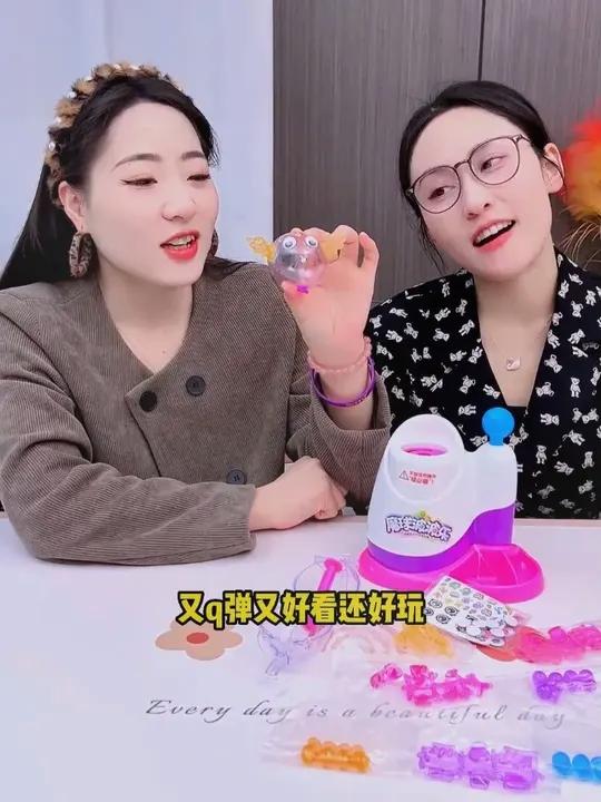 可以粘的波波球太有意思了,小朋友可以diy各种造型,还能锻炼动手能力和想象力手工diy亲子