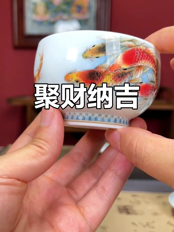 九鱼嬉水,寓意财源滚滚,福气满满