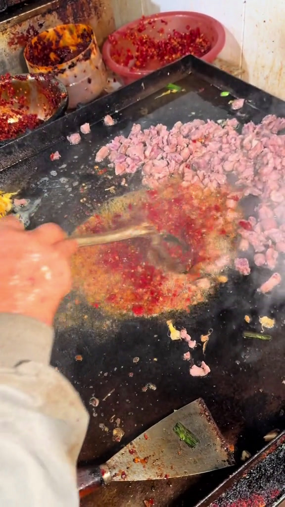 这份贵阳肉丁盖饭，堪称贵州菜的代表作！好吃到哭