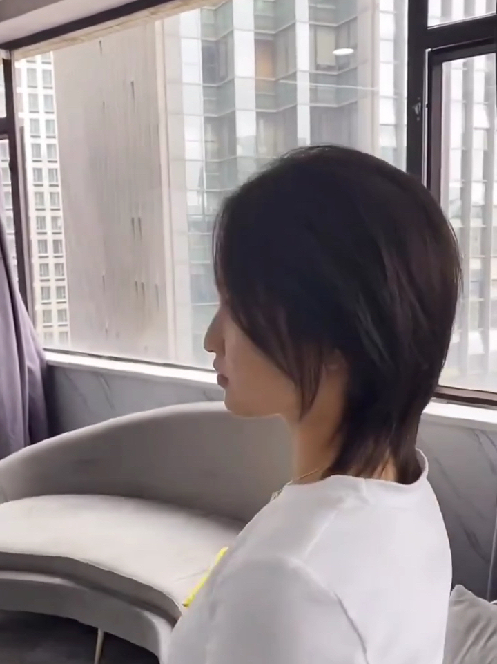 不仅仅是男生,有的女生也喜欢鲻鱼头,适合女