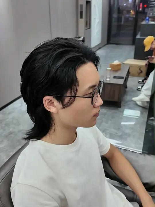 男生长发烫发,狼尾鲻鱼头 男生长发烫发 男生狼尾发型 长发男生 广州男生长发 广州男生理发