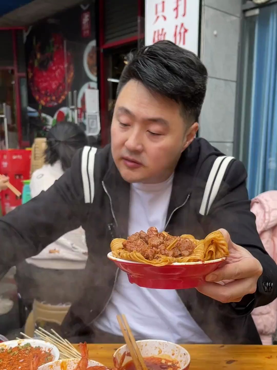 用火锅锅底做的串串,菜品优质锅底厚重,确实火爆