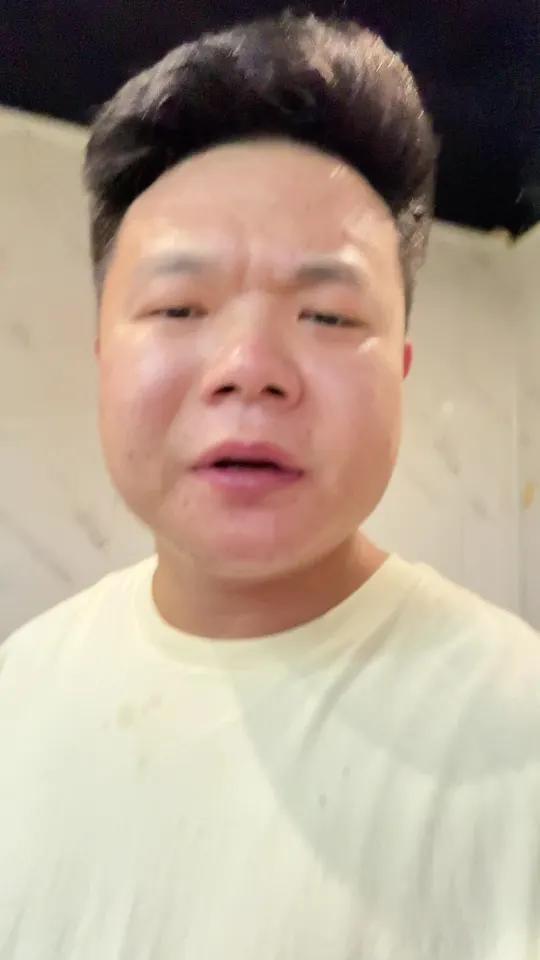 老表那都么见过雨又安,下雨了还发朋友圈,你发都发吧还带着伤感文案